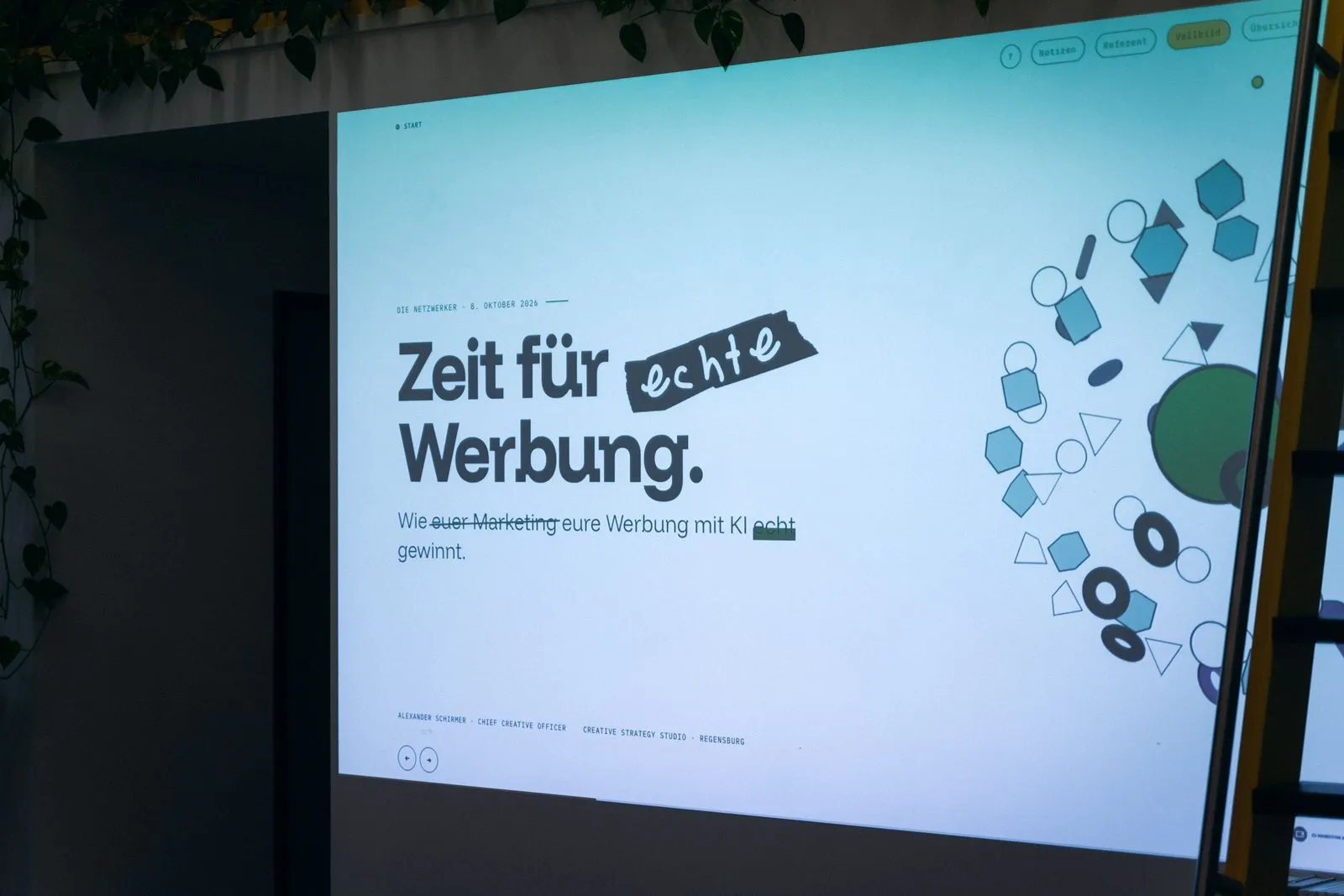 Projizierte Titelfolie: Zeit für Echte Werbung ©, Die Netzwerker, 8. Oktober 2026