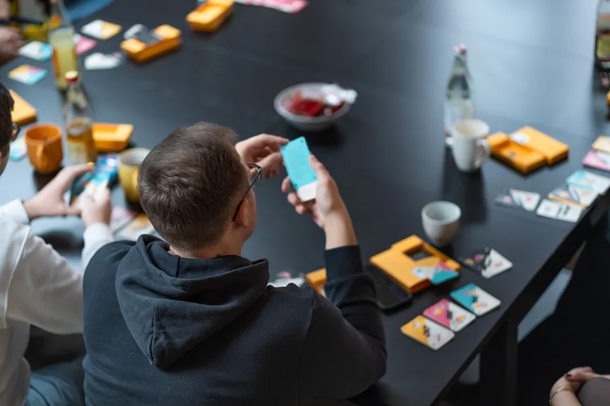 Sicht auf den gemeinsamen Tisch mit dem C3 Kartenset "Creative Strategy"